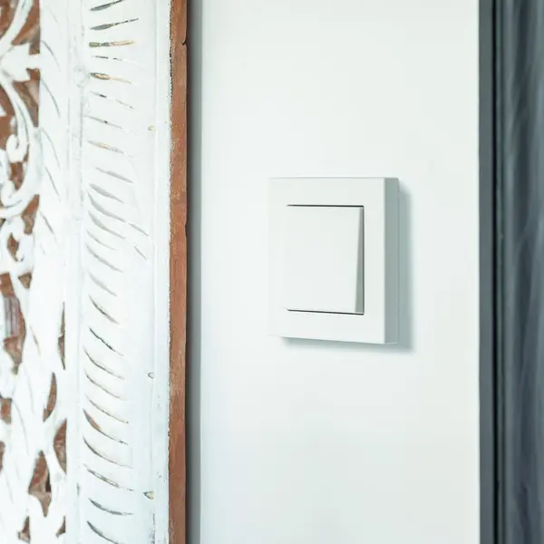 GRAPHITE BLACK. SNOW WHITE. PURE MATT. | Building systems | Curated ...